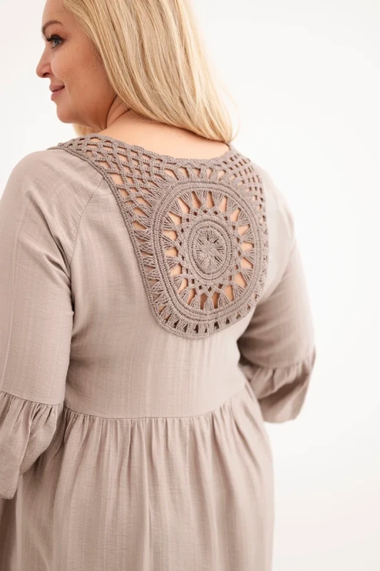 Sukienka plus size z ażurowymi plecami ( r. 44-50) - 100 % wiskoza   