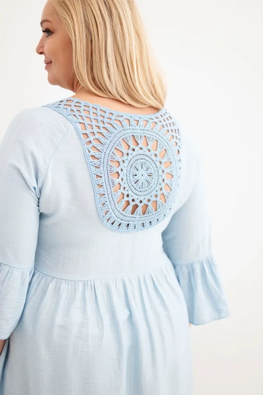 Sukienka plus size z ażurowymi plecami ( r. 44-50) - 100 % wiskoza   