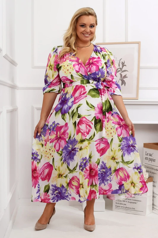 Sukienka plus size Salma w kwiaty na białym tle  (r. 44-54)  