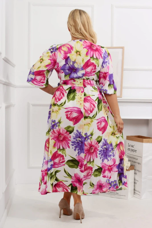 Sukienka plus size Salma w kwiaty na białym tle  (r. 44-54)  