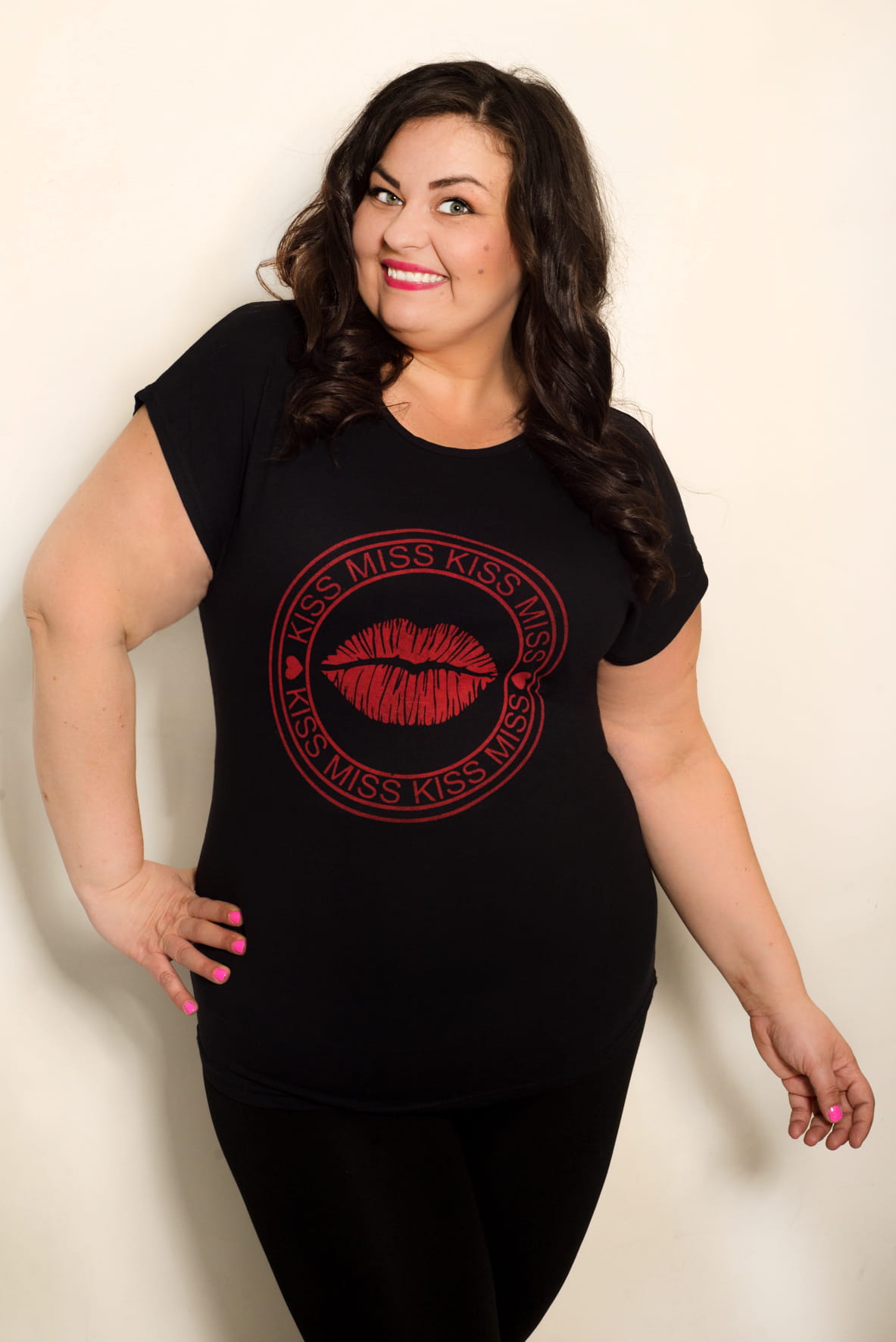 T-shirt plus size z napisem MISS KISS (L.r 42-52) 