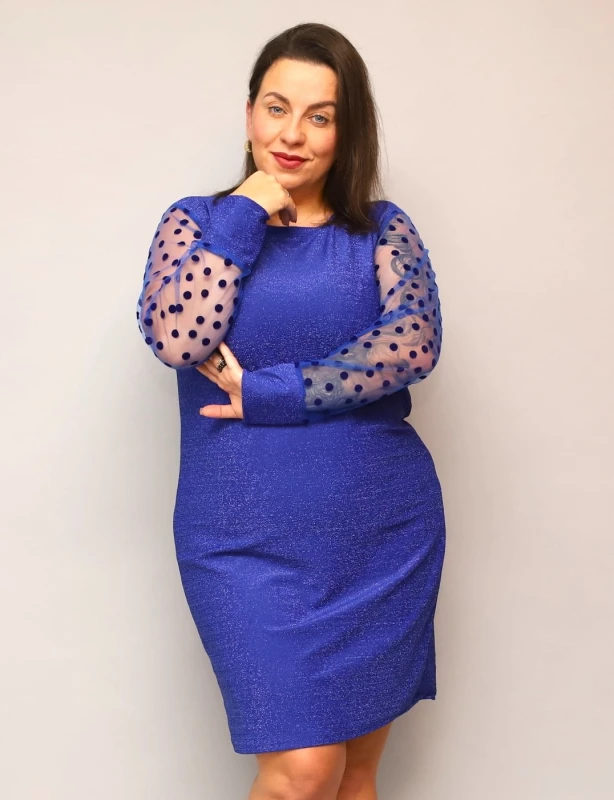 Lekko nabłyszczana sukienka plus size rękawki w kropki  mod. 688 ( r. 42-48)   