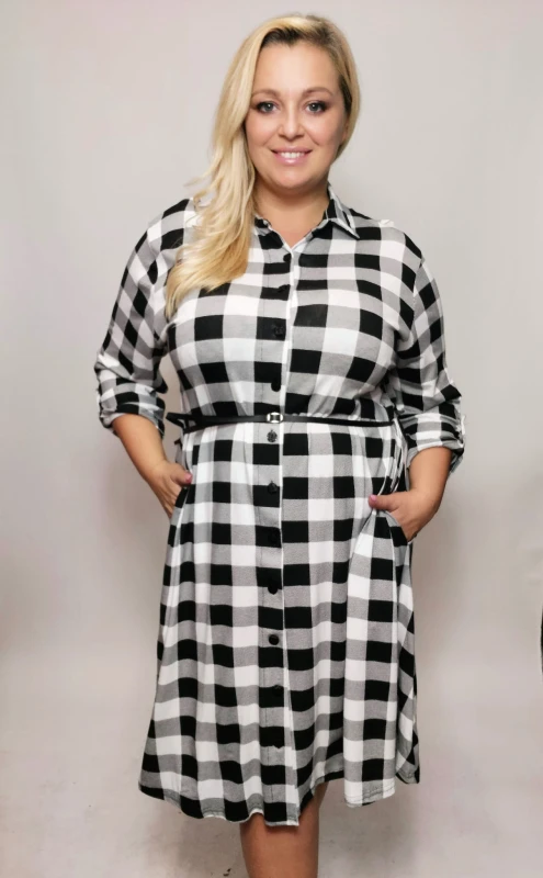 Sukienka w kratę plus size  CZARNO-BIAŁA ( r. 48-54)   
