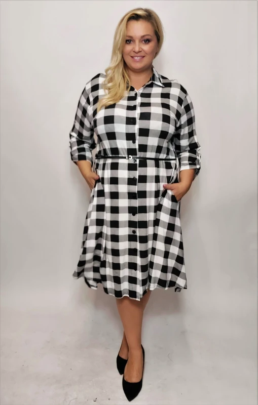 Sukienka w kratę plus size  CZARNO-BIAŁA ( r. 48-54)   