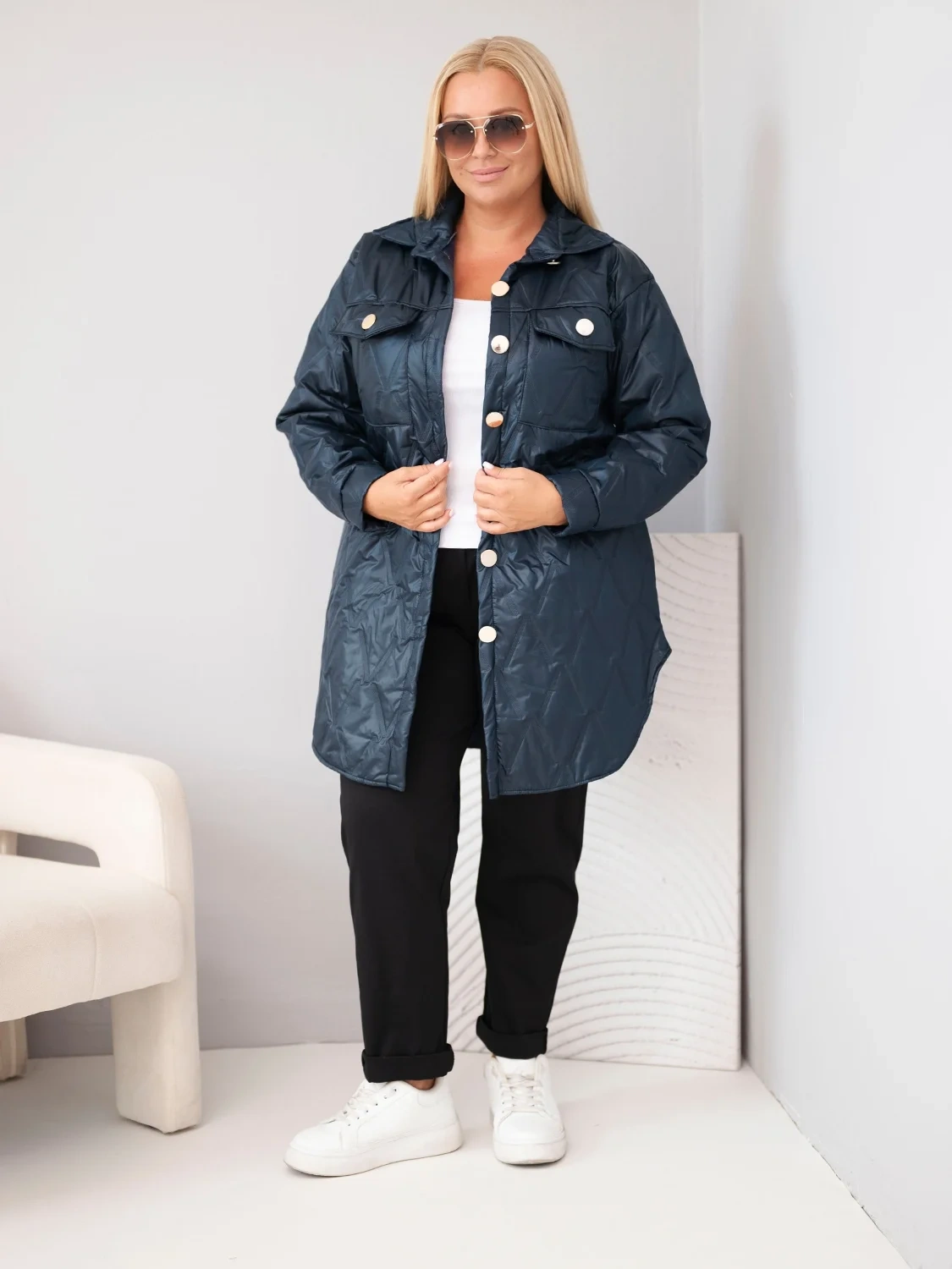 Kurtka damska Plus Size pikowana z kołnierzem i kieszeniami (r.44/46)      