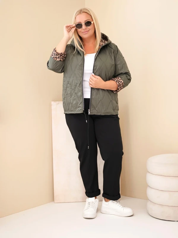 Kurtka damska Plus Size z kapturem i ozdobnym wykończeniem (r.46/50) 