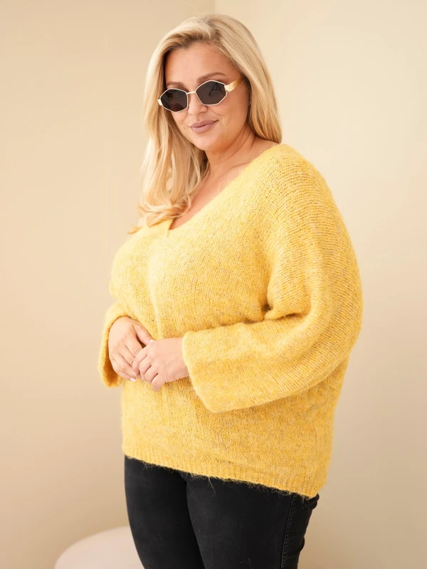 Sweter damski Plus Size z dekoltem V i wełną (r.46-50)