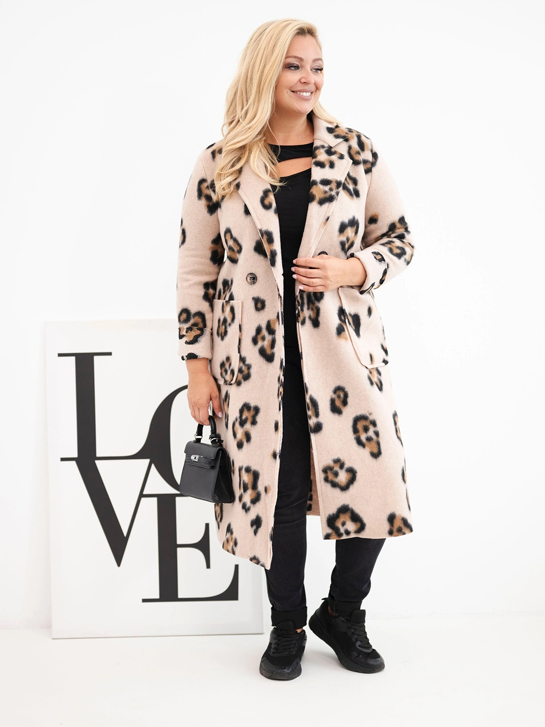Płaszcz damski Plus Size w panterkę z kieszeniami (r.44/48)  