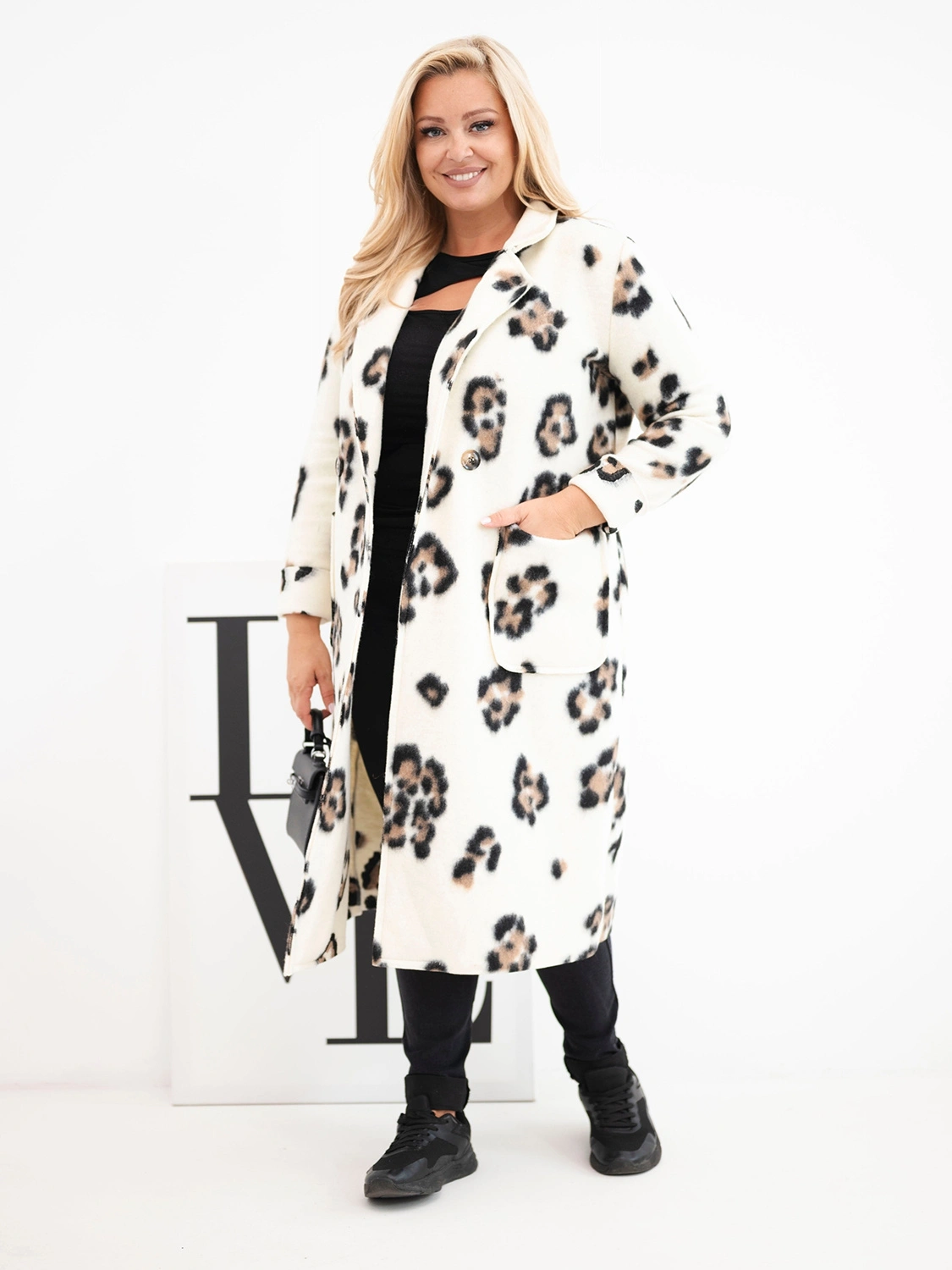 Płaszcz damski Plus Size w panterkę z kieszeniami (r.44/48)    