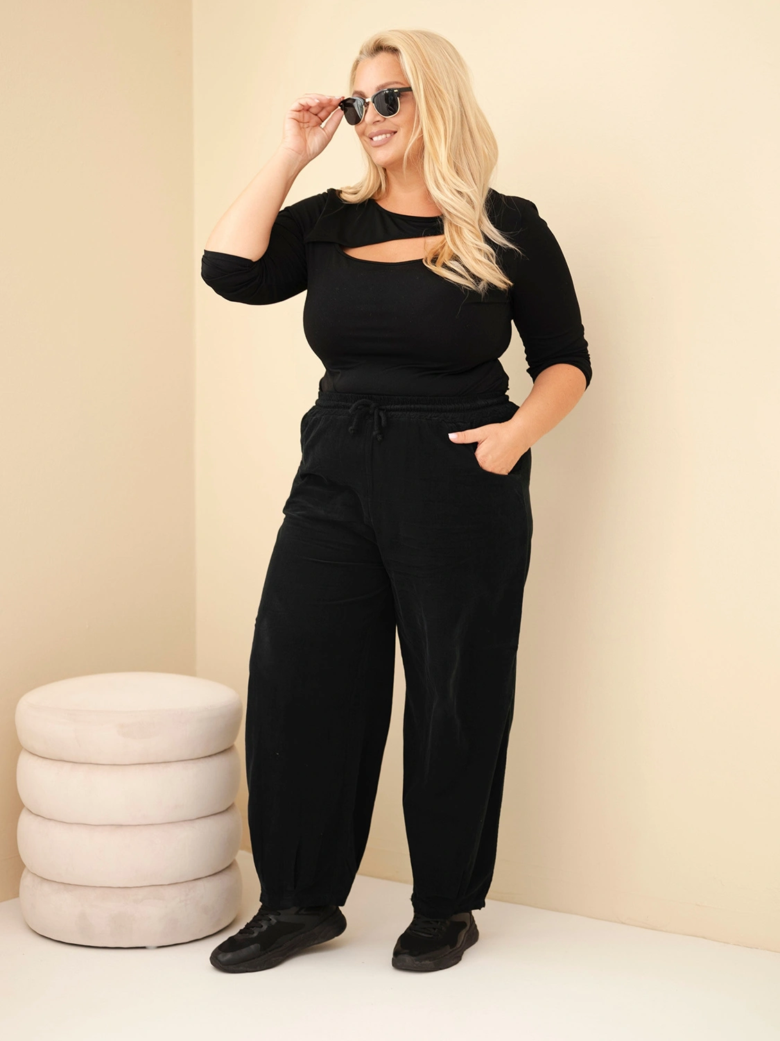 Spodnie damskie Plus Size bawełniane z gumką i kieszeniami (r.46-50)