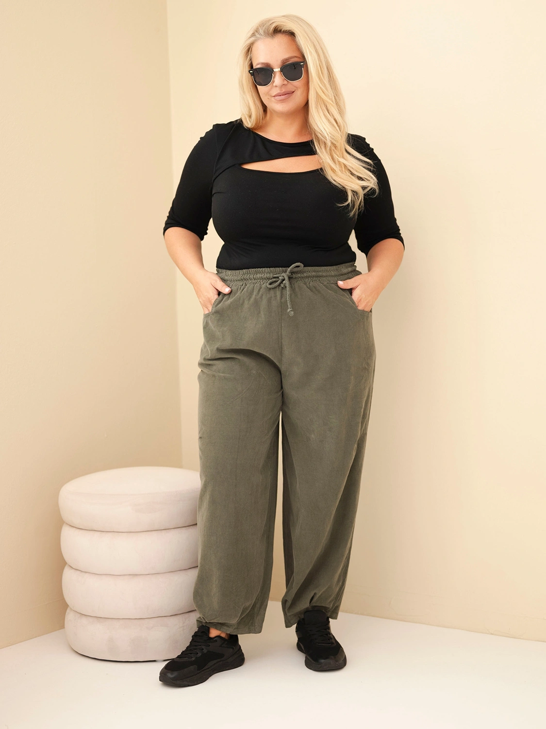 Spodnie damskie Plus Size bawełniane z gumką i kieszeniami (r.46-50)