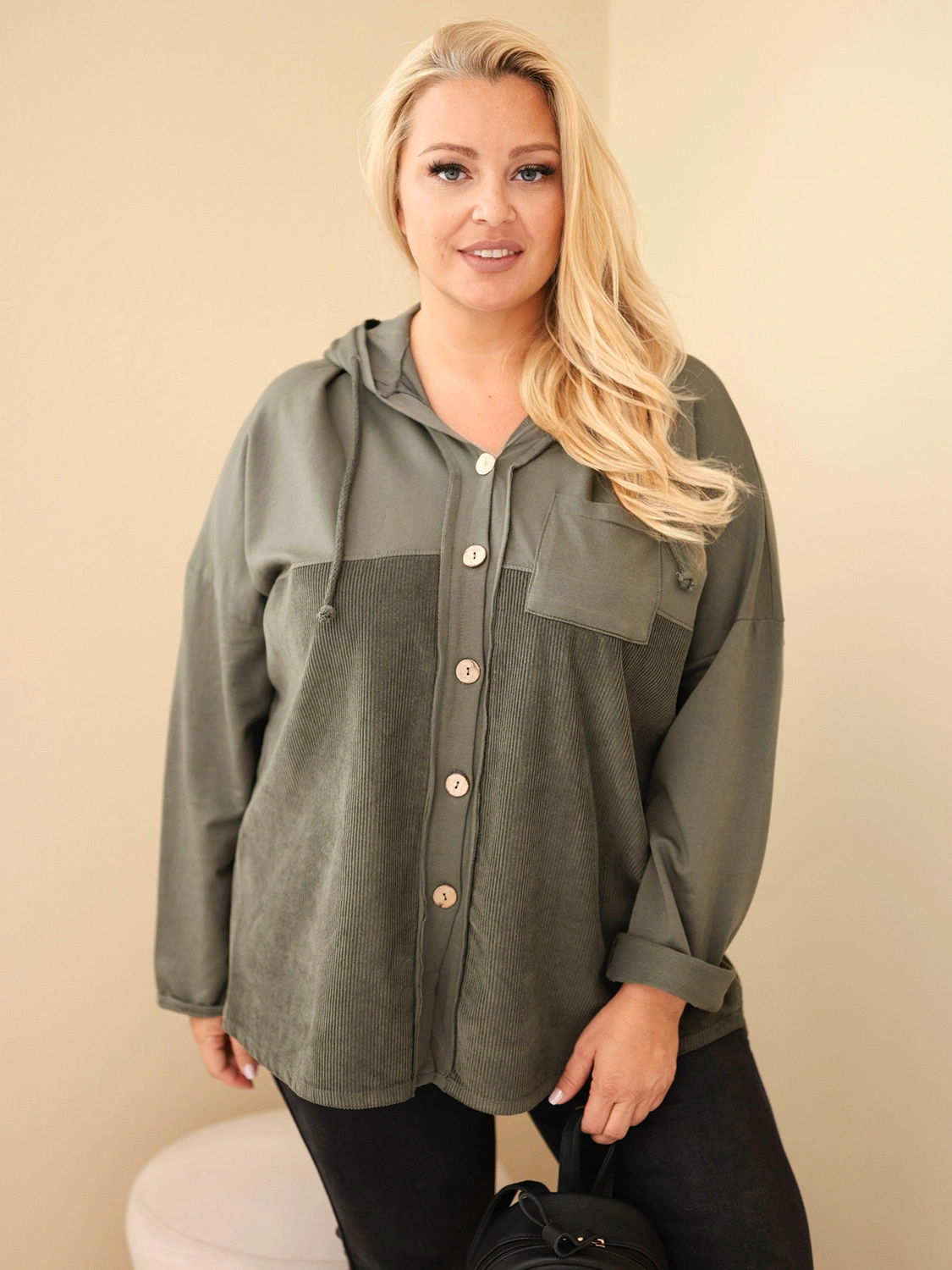 Bluza damska Plus Size bawełniana z kapturem i guzikami (r.48/50)    
