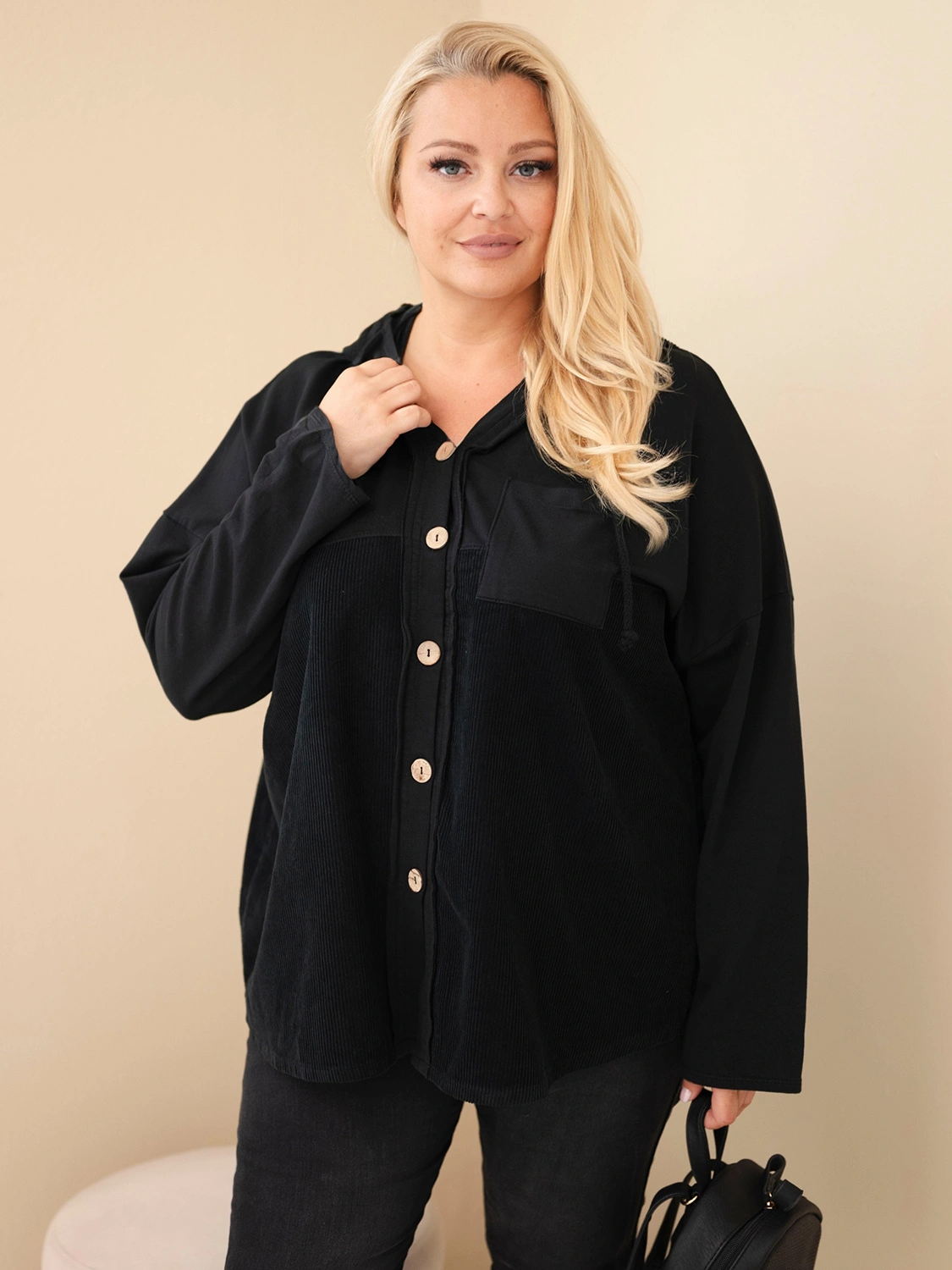 Bluza damska Plus Size bawełniana z kapturem i guzikami (r.48/50)      