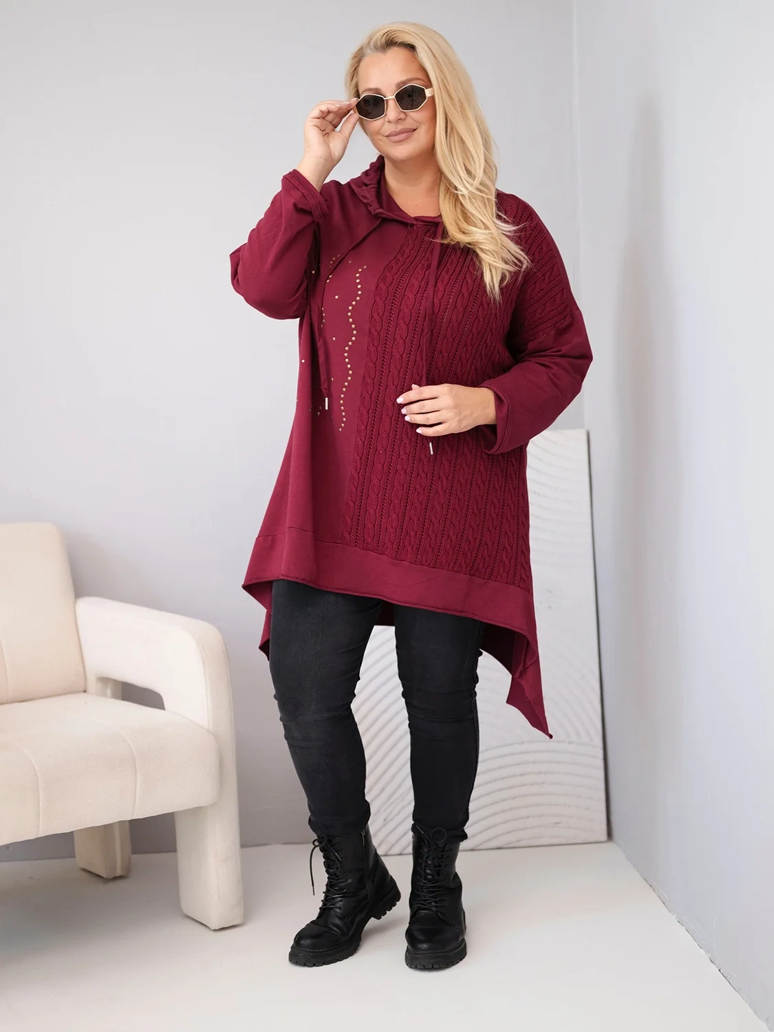 Bluza damska Plus Size bawełniana z kapturem i plecioną (r.46-50)    