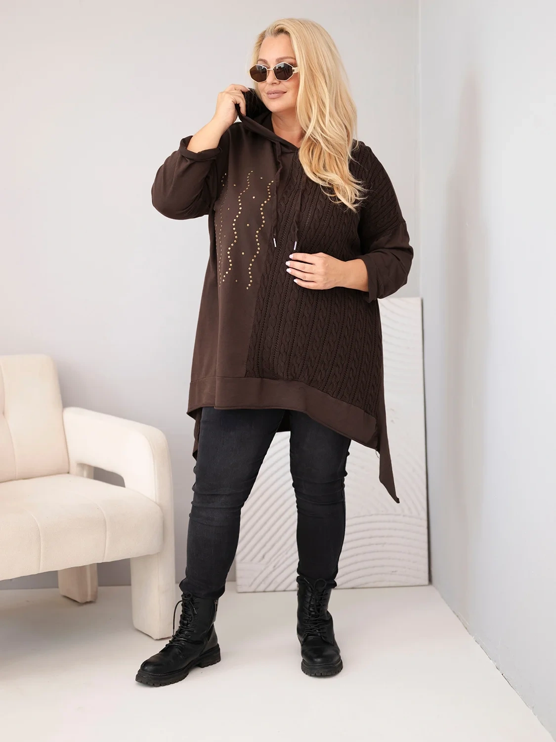 Bluza damska Plus Size bawełniana z kapturem i plecioną (r.46-50)     