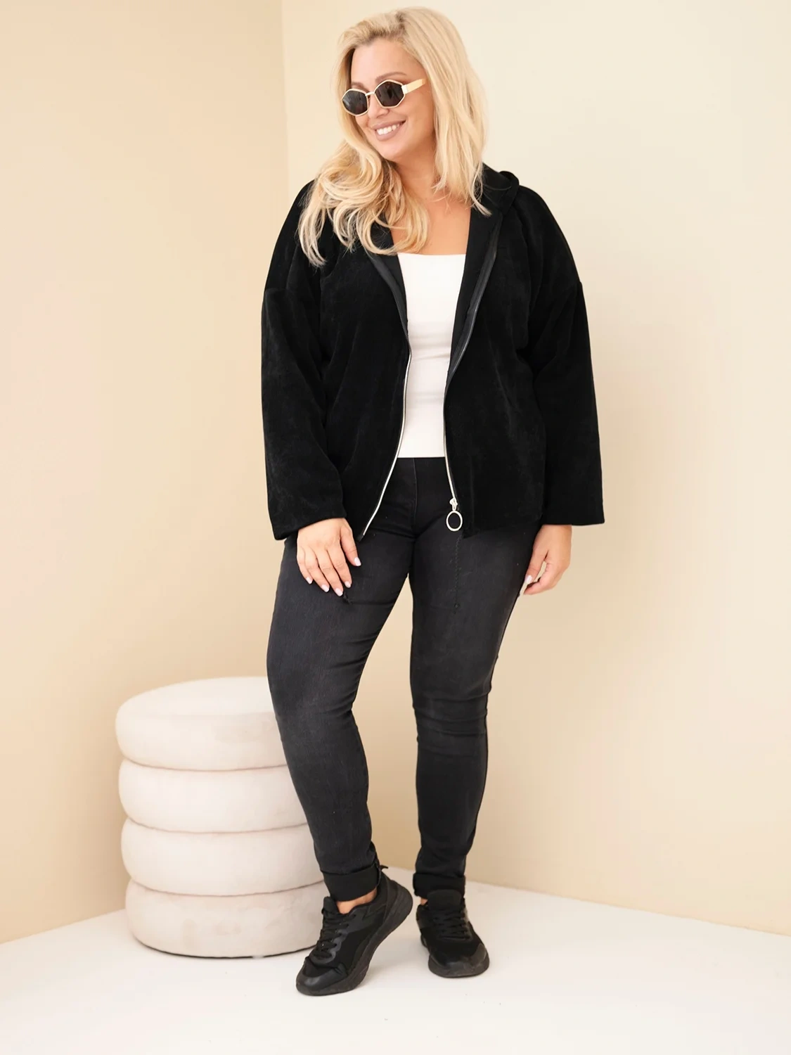 Bluza damska Plus Size sztruksowa z kapturem i zamkiem( r. 46-50)    