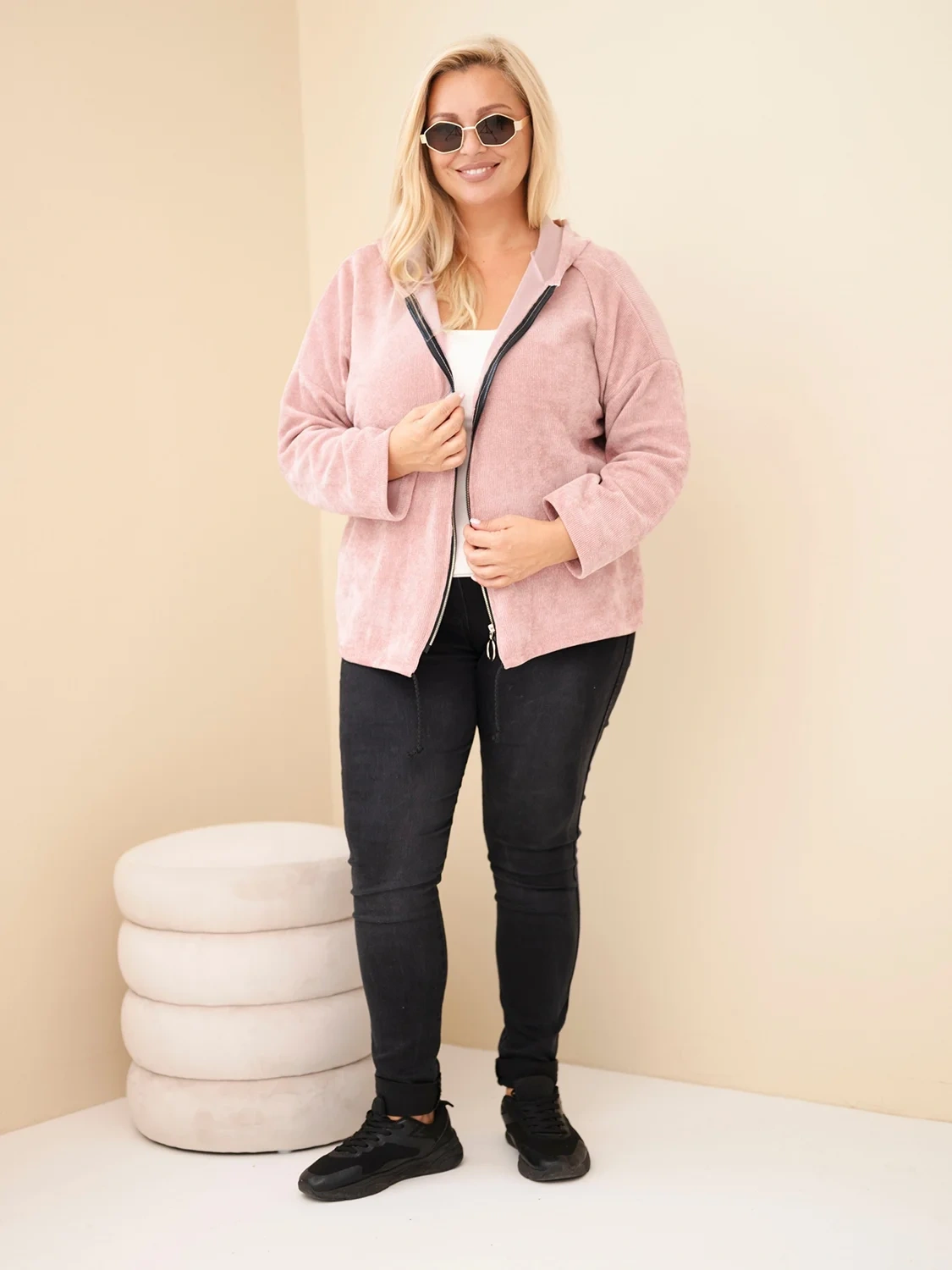  Bluza damska Plus Size sztruksowa z kapturem i zamkiem( r. 46-50)        