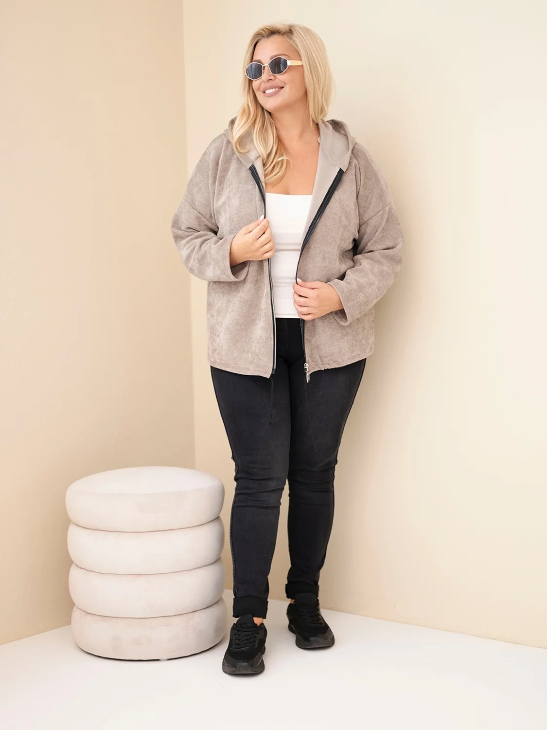  Bluza damska Plus Size sztruksowa z kapturem i zamkiem( r. 46-50)         
