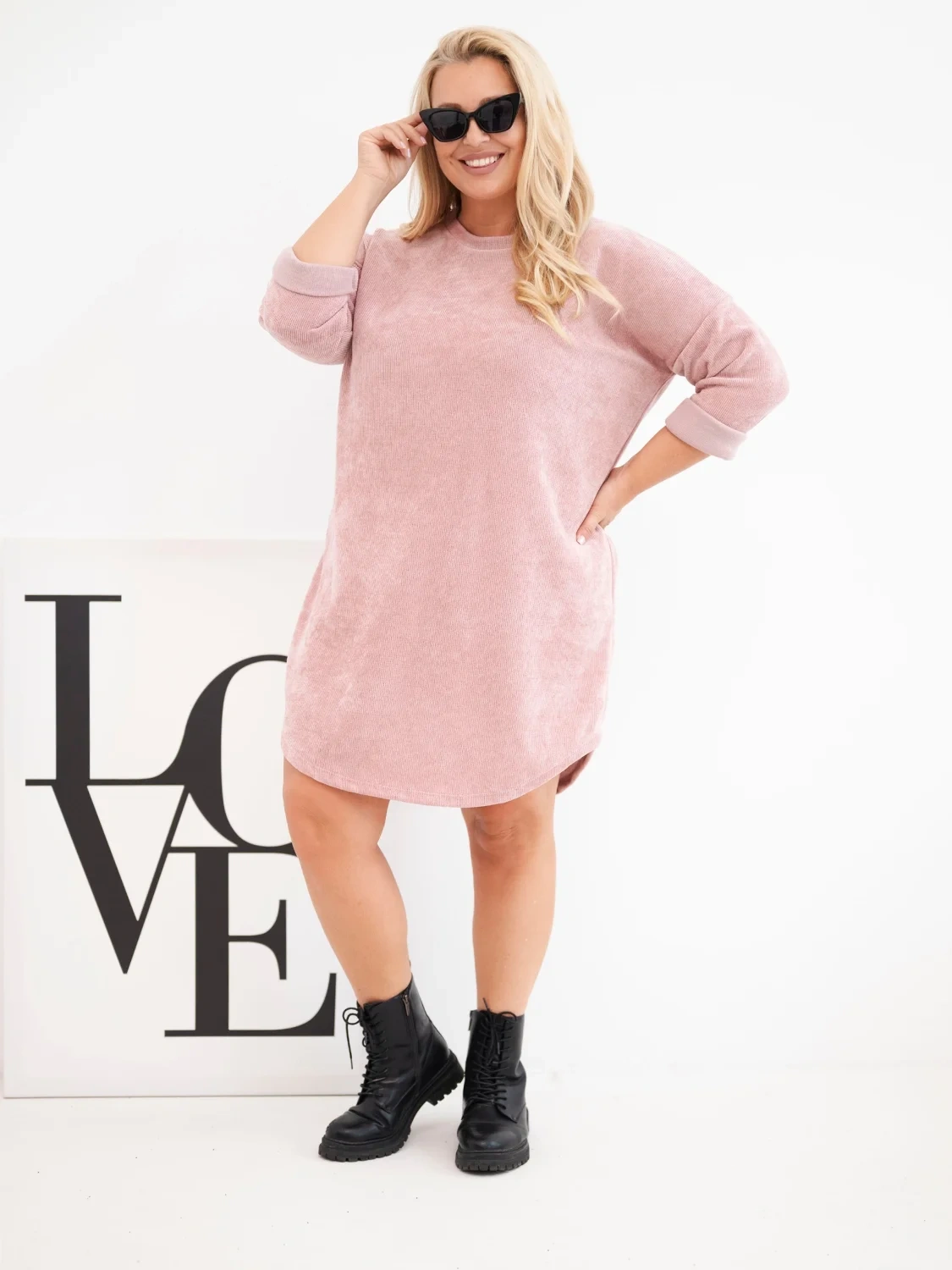 Sukienka damska Plus Size sztruksowa o luźnym kroju ( r. 46-50)       