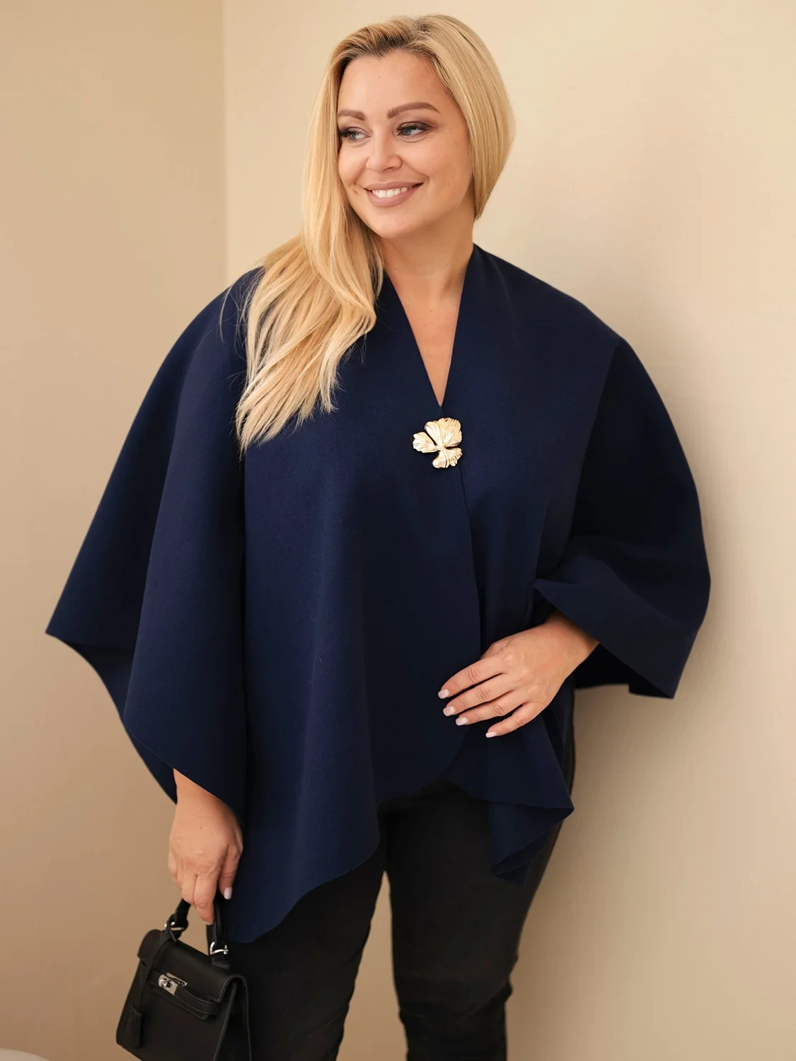 Narzutka damska ponczo Plus Size z broszką – elegancka narzutka oversize ( r 46-60)