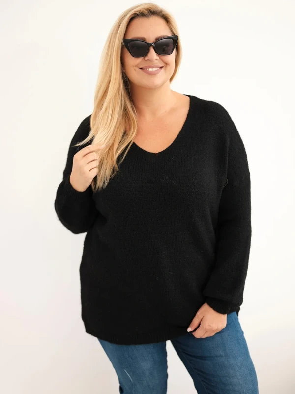 Sweter damski Plus Size z wełną i dekoltem V (r.46/50)