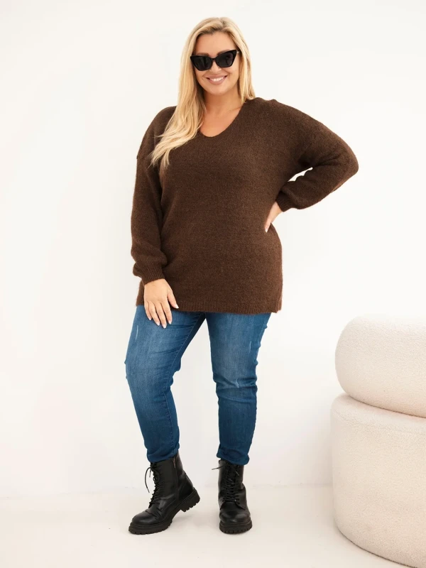 Sweter damski Plus Size z wełną i dekoltem V (r.46/50)