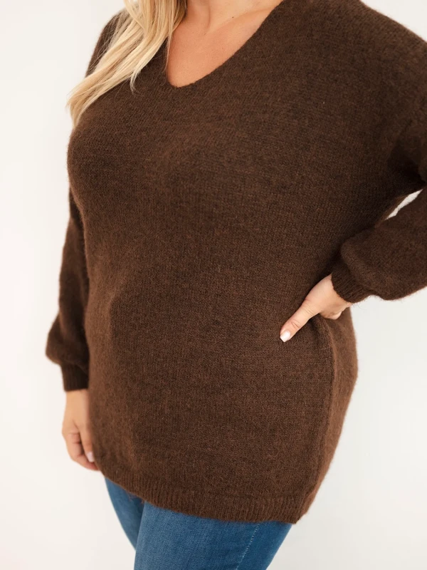 Sweter damski Plus Size z wełną i dekoltem V (r.46/50)