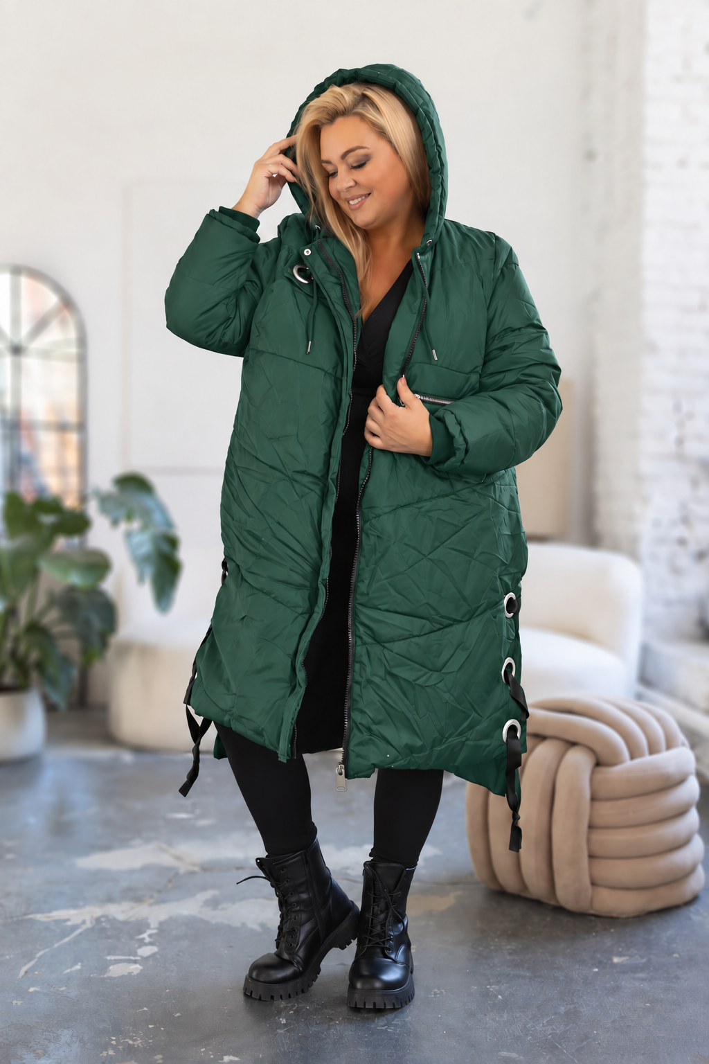 Kurtka zimowa plus size z wiązaniem z boku (r. 50-56) BESTSELLER