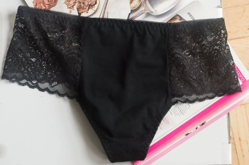 Koronkowe stringi plus size RIO  ( r. 42-46)  KOMPLET