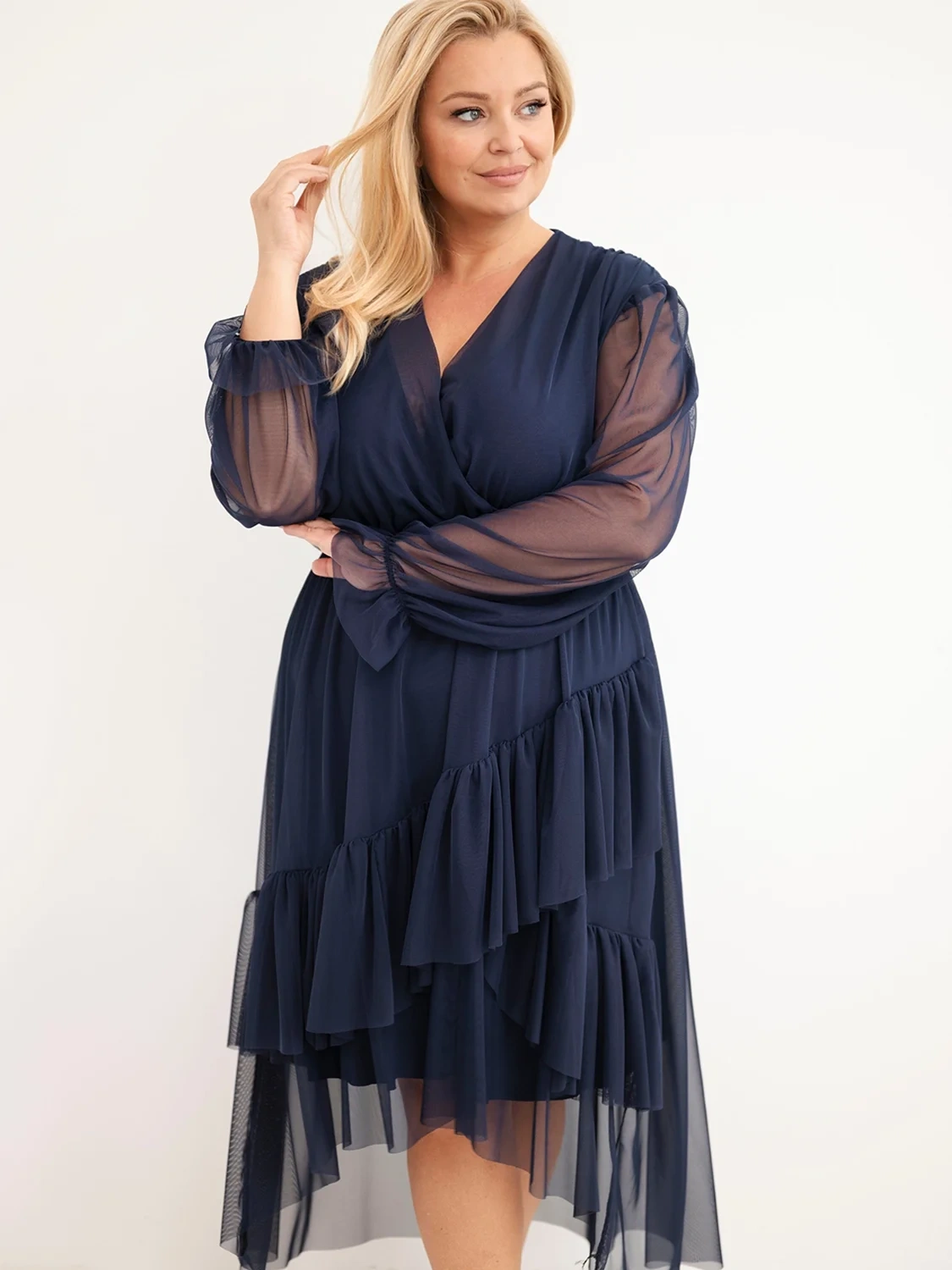 Sukienka kopertowa Plus Size z tiulowymi rękawami i falbanami – elegancka sukienka damska 46–50