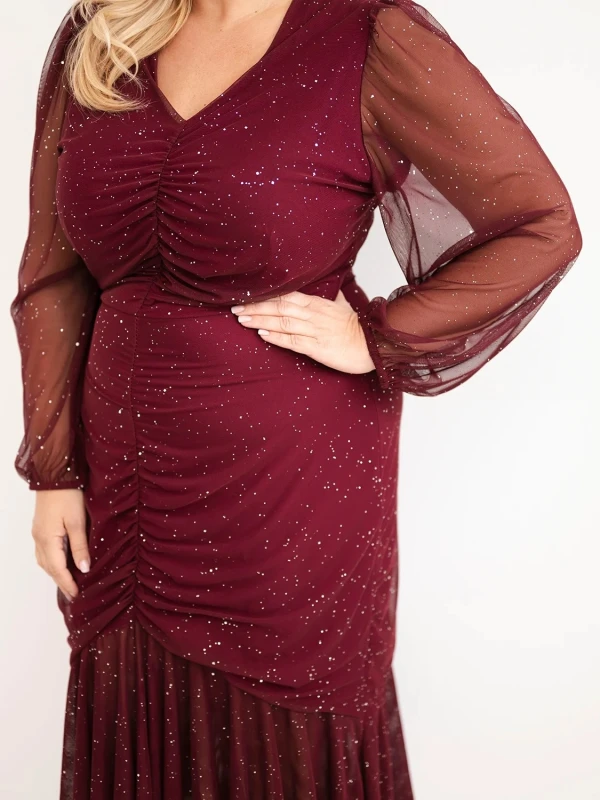 Elegancka sukienka Plus Size midi z marszczeniem i błyszczącymi aplikacjami – rozmiary 44–48 