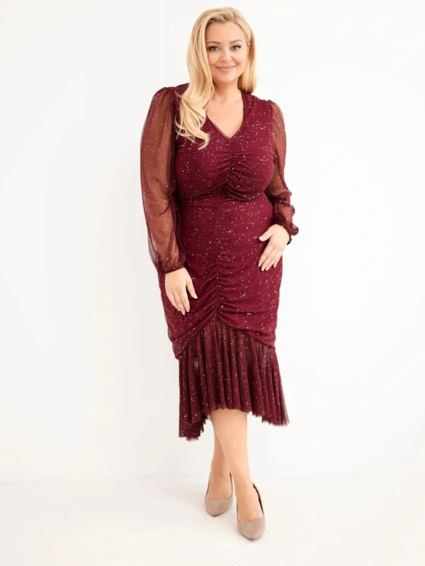 Elegancka sukienka Plus Size midi z marszczeniem i błyszczącymi aplikacjami – rozmiary 44–48 