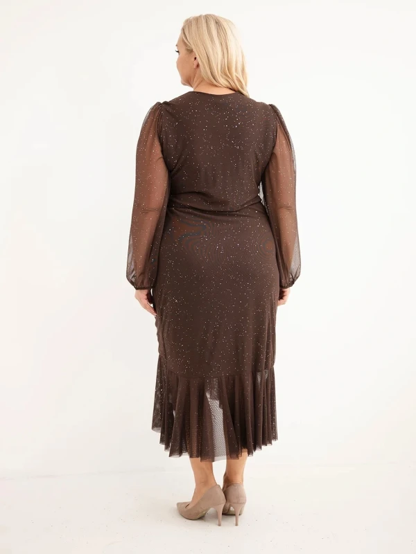 Elegancka sukienka Plus Size midi z marszczeniem i błyszczącymi aplikacjami – rozmiary 44–48 