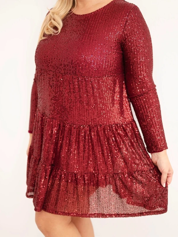 Elegancka sukienka tunika Plus Size z cekinami i falbaną – rozmiar 42–46 