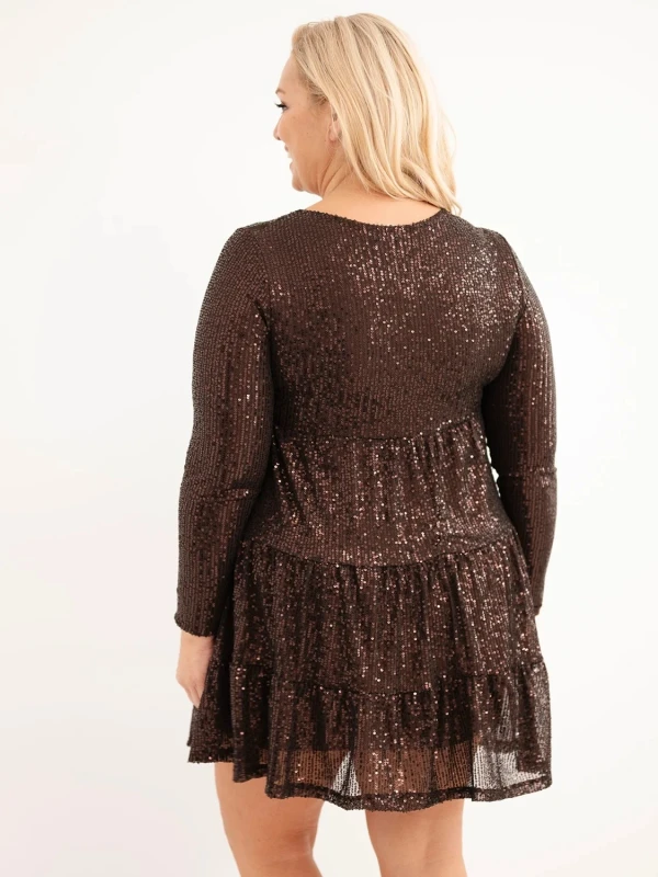Elegancka sukienka tunika Plus Size z cekinami i falbaną – rozmiar 42–46  