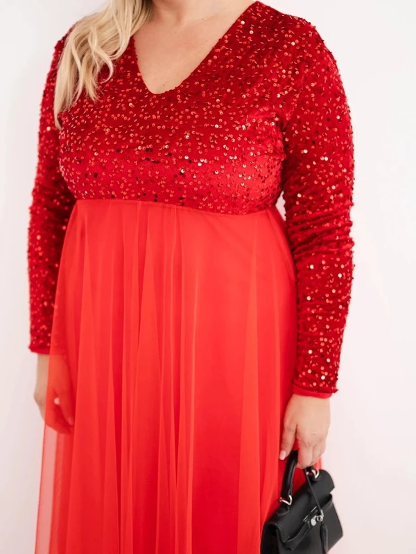 Elegancka sukienka maxi Plus Size z cekinową górą i tiulowym dołem – rozmiar 44–48
