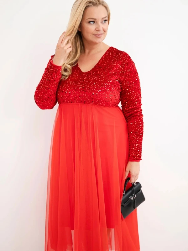 Elegancka sukienka maxi Plus Size z cekinową górą i tiulowym dołem – rozmiar 44–48