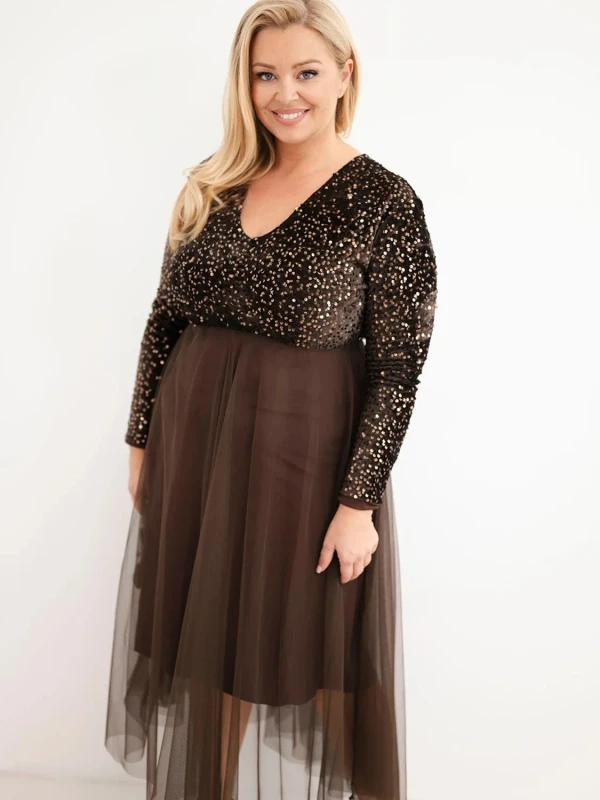 Elegancka sukienka maxi Plus Size z cekinową górą i tiulowym dołem – rozmiar 44–48 