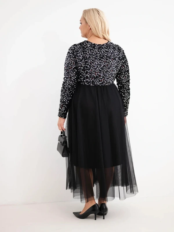 Elegancka sukienka maxi Plus Size z cekinową górą i tiulowym dołem – rozmiar 44–48 
