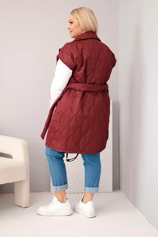 Kamizelka damska Plus Size pikowana z paskiem i kołnierzem –bordo 