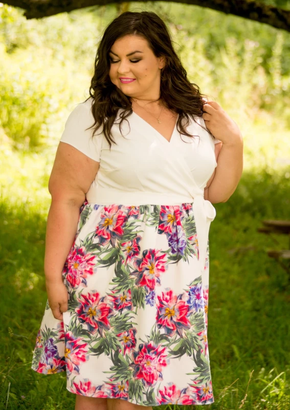 Sukienka plus size WERA różowe kwiaty( r. 44-52) 